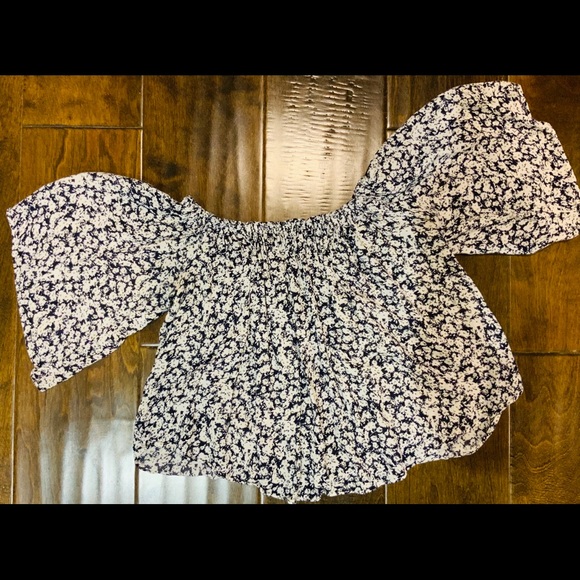 Cropped Top - Picture 2 of 3